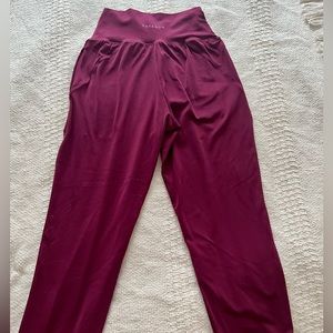 Paragon naked high rise joggers size small (sangria)